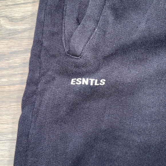 Esntls Heavyweight Black sweat pants ( oversized) - Picture 2 of 5